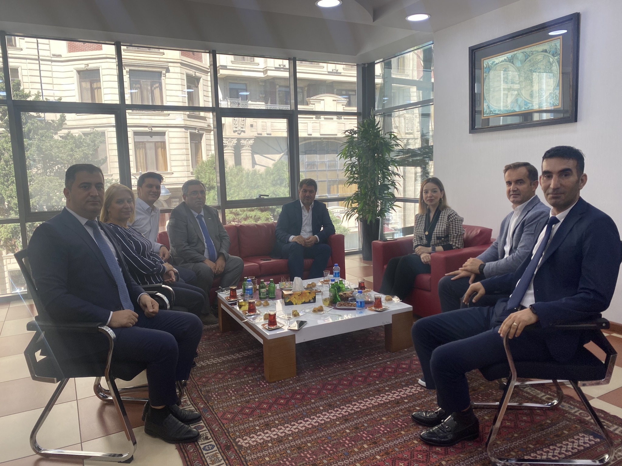 TÜİB İdarə Heyəti Üzvləri TÜİB üzvü "İkra Logistika MMC" nin direktoru Günay Ağayevanı ziyarət edib.