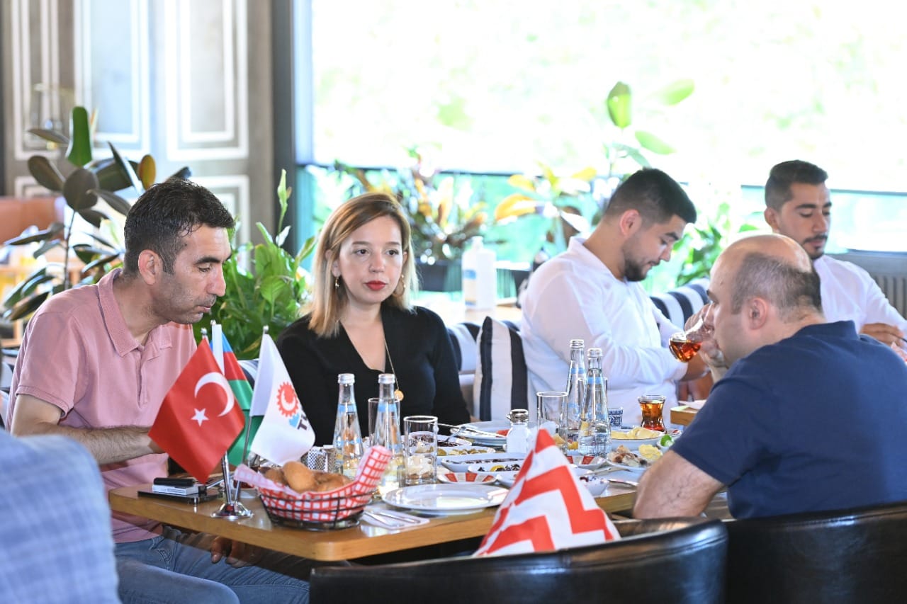 TÜİB-in «İşgüzar səhər yeməyi» tədbiri keçirilib