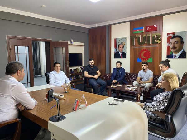  Tək Millət, Tək Ürək" Beynəlxalq Humanitar Platformamız çərçivəsində Türkiyənin Sivas Cumhuriyyət Universitetində təhsil alan şəhid və qazi ailə üzvləri olan tələbələr TÜİB ofisini ziyarət etdi.