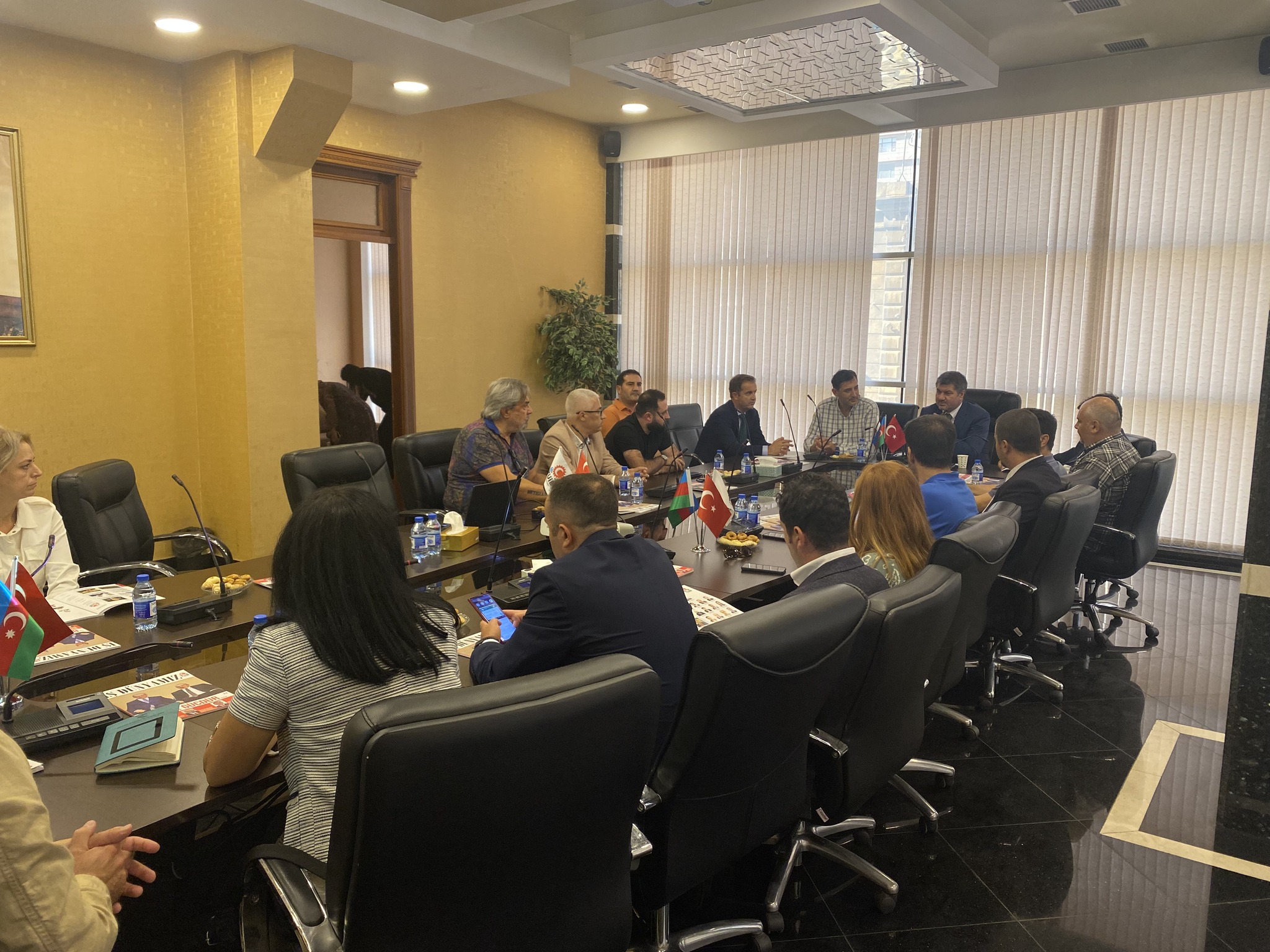 "İzmir Ticarət Palatası" TÜİB ofisini ziyarət edib.