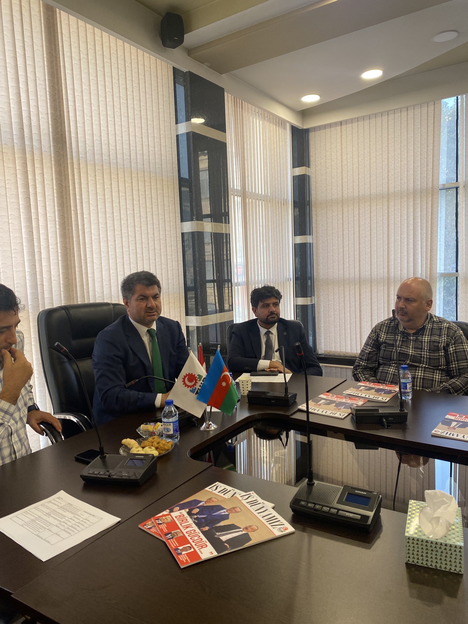 "İzmir Ticarət Palatası" TÜİB ofisini ziyarət edib.