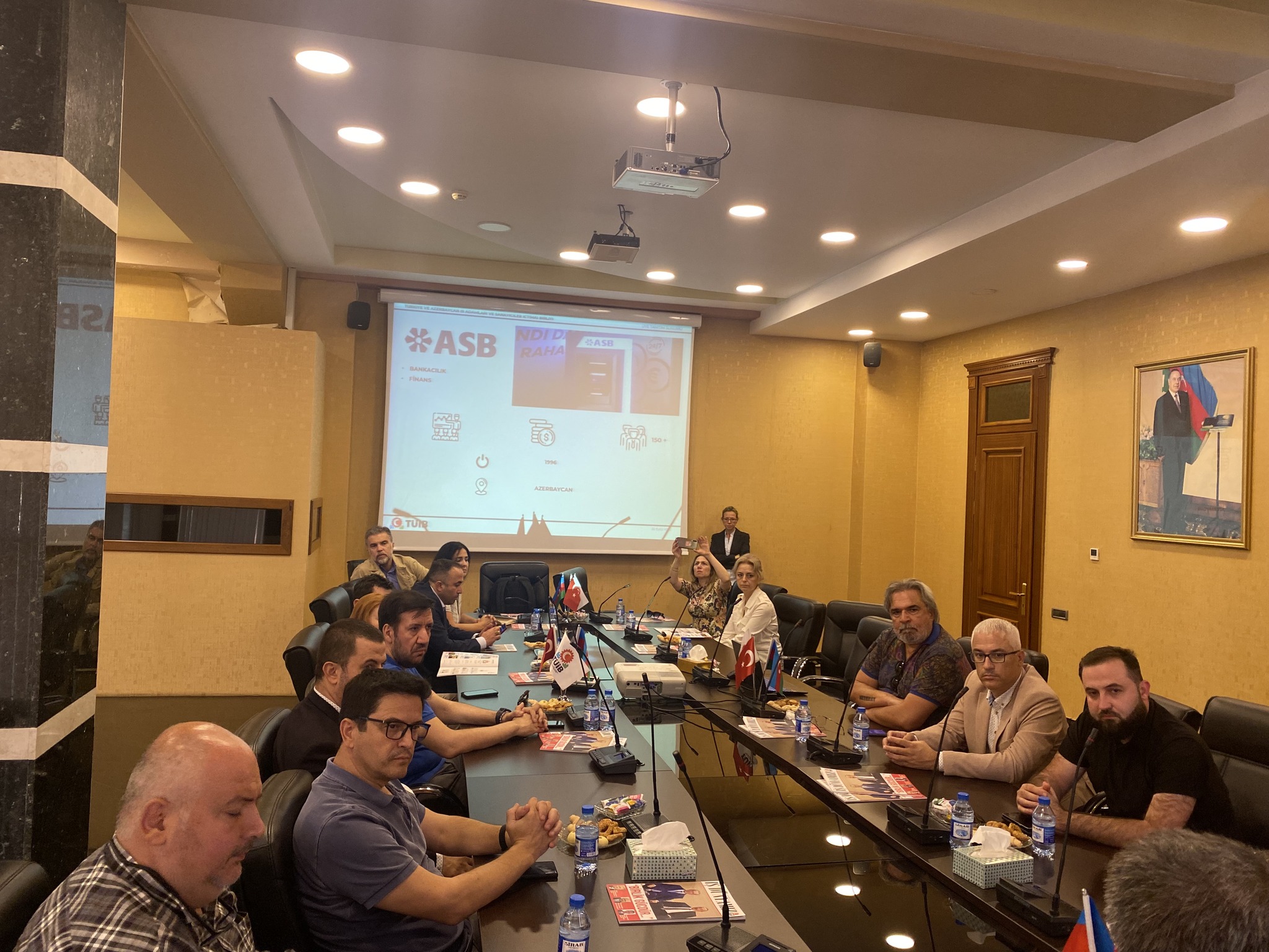 "İzmir Ticarət Palatası" TÜİB ofisini ziyarət edib.