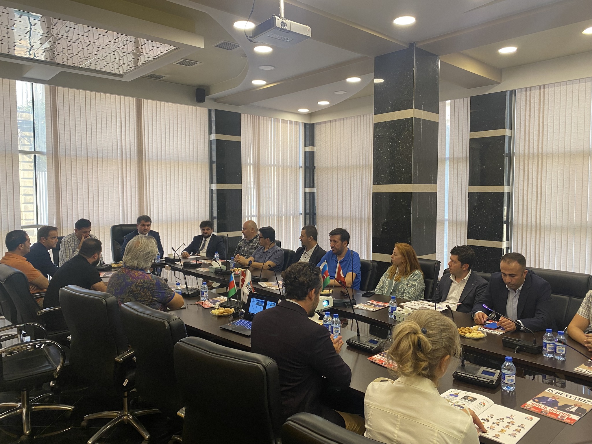  "İzmir Ticarət Palatası" TÜİB ofisini ziyarət edib.