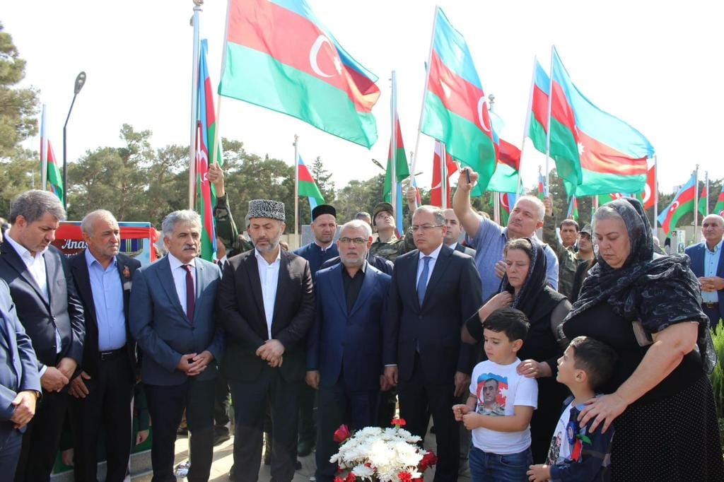 Vətən müharibəsi şəhidi,Azərbaycan Silahlı Qüvvələrinin mayoru Əhədzadə İlkin Qələmşah oğlunun adı yaşadığı küçəyə verilib.