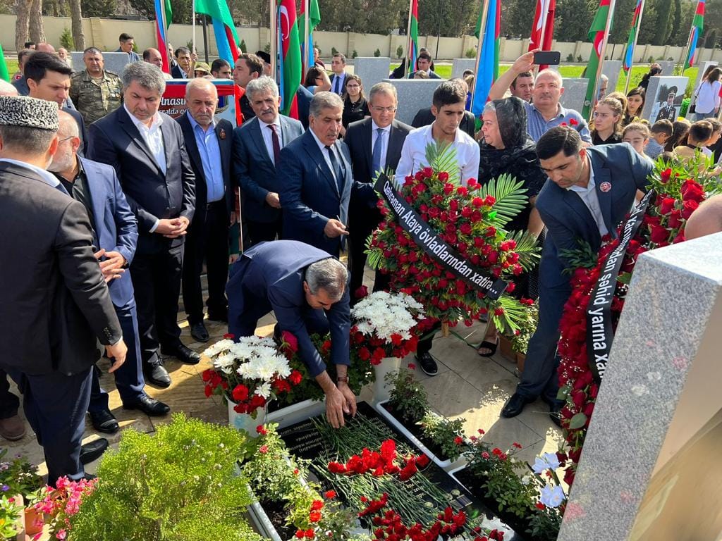 Vətən müharibəsi şəhidi,Azərbaycan Silahlı Qüvvələrinin mayoru Əhədzadə İlkin Qələmşah oğlunun adı yaşadığı küçəyə verilib.