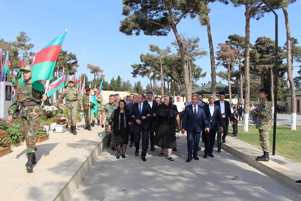 Vətən müharibəsi şəhidi,Azərbaycan Silahlı Qüvvələrinin mayoru Əhədzadə İlkin Qələmşah oğlunun adı yaşadığı küçəyə verilib.