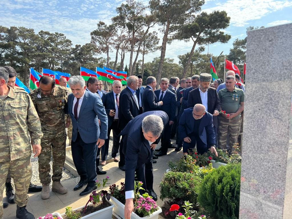 Vətən müharibəsi şəhidi,Azərbaycan Silahlı Qüvvələrinin mayoru Əhədzadə İlkin Qələmşah oğlunun adı yaşadığı küçəyə verilib.