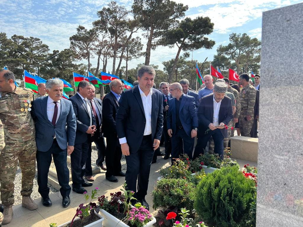 Vətən müharibəsi şəhidi,Azərbaycan Silahlı Qüvvələrinin mayoru Əhədzadə İlkin Qələmşah oğlunun adı yaşadığı küçəyə verilib.