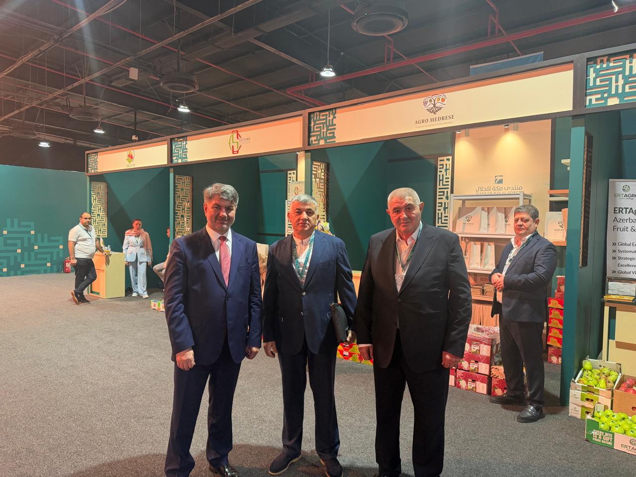 TÜİB İdarə Heyətinin sədri Hüseyin Büyükfırat Məkkə şəhərində keçirilən beynəlxalq halal sərgidə iştirak edərək Azərbaycan pavilyonunu ziyarət edib.