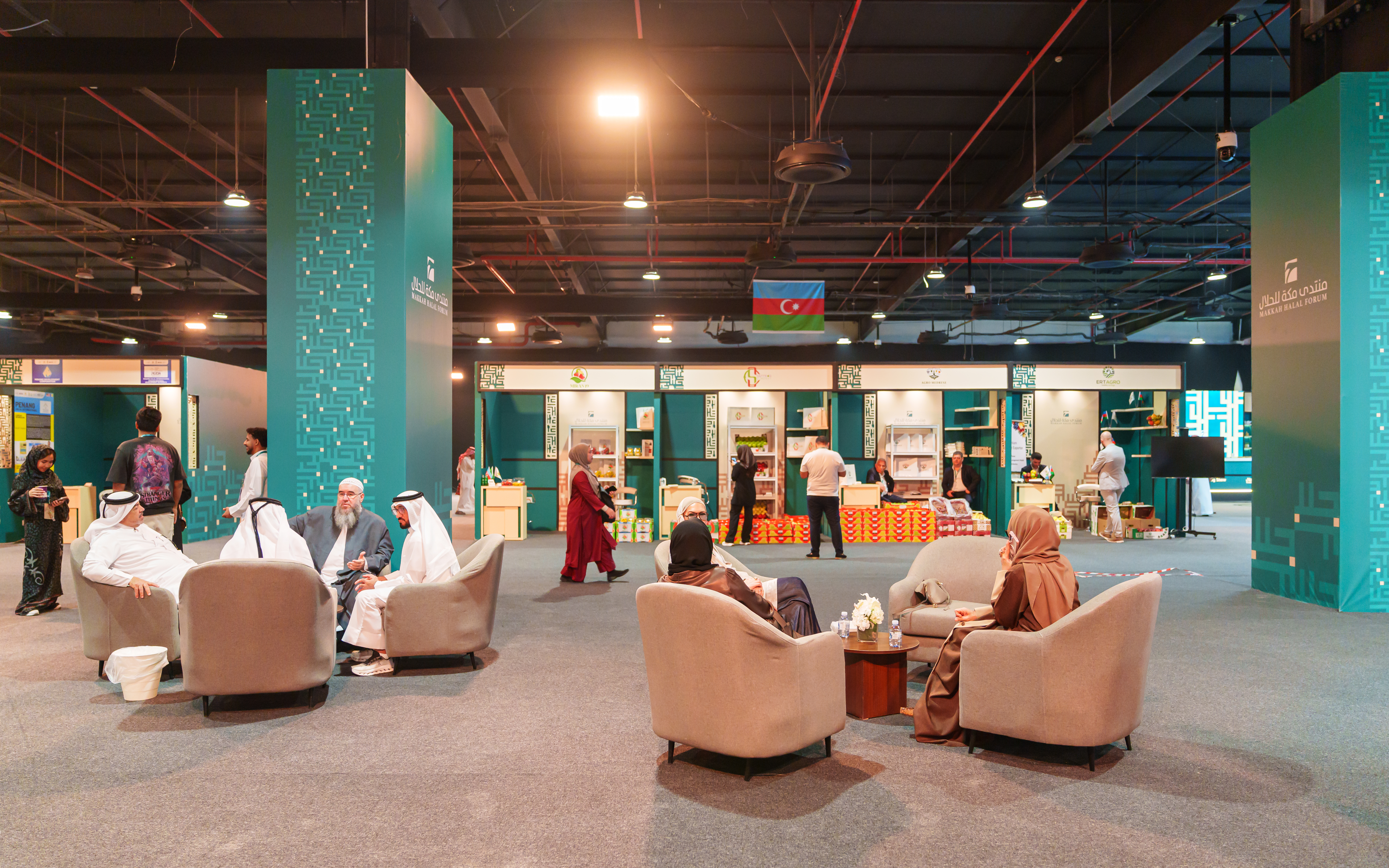 TÜİB İdarə Heyətinin sədri Hüseyin Büyükfırat Məkkə şəhərində keçirilən beynəlxalq halal sərgidə iştirak edərək Azərbaycan pavilyonunu ziyarət edib.