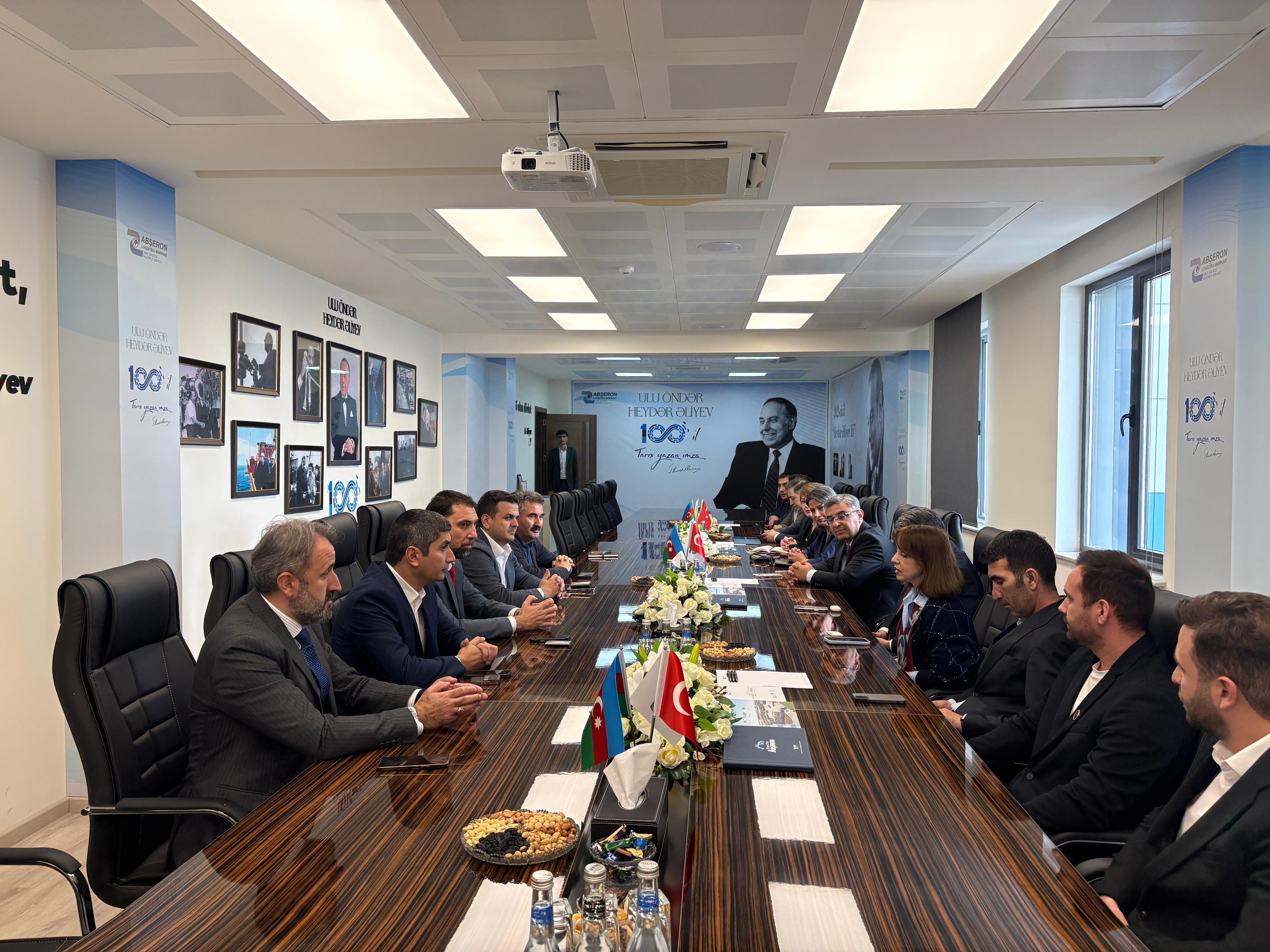 TÜİB-in Logistika və Gömrük Komissiyasının növbəti toplantısı quruma üzv olan Abşeron Logistika Mərkəzində keçirilib.