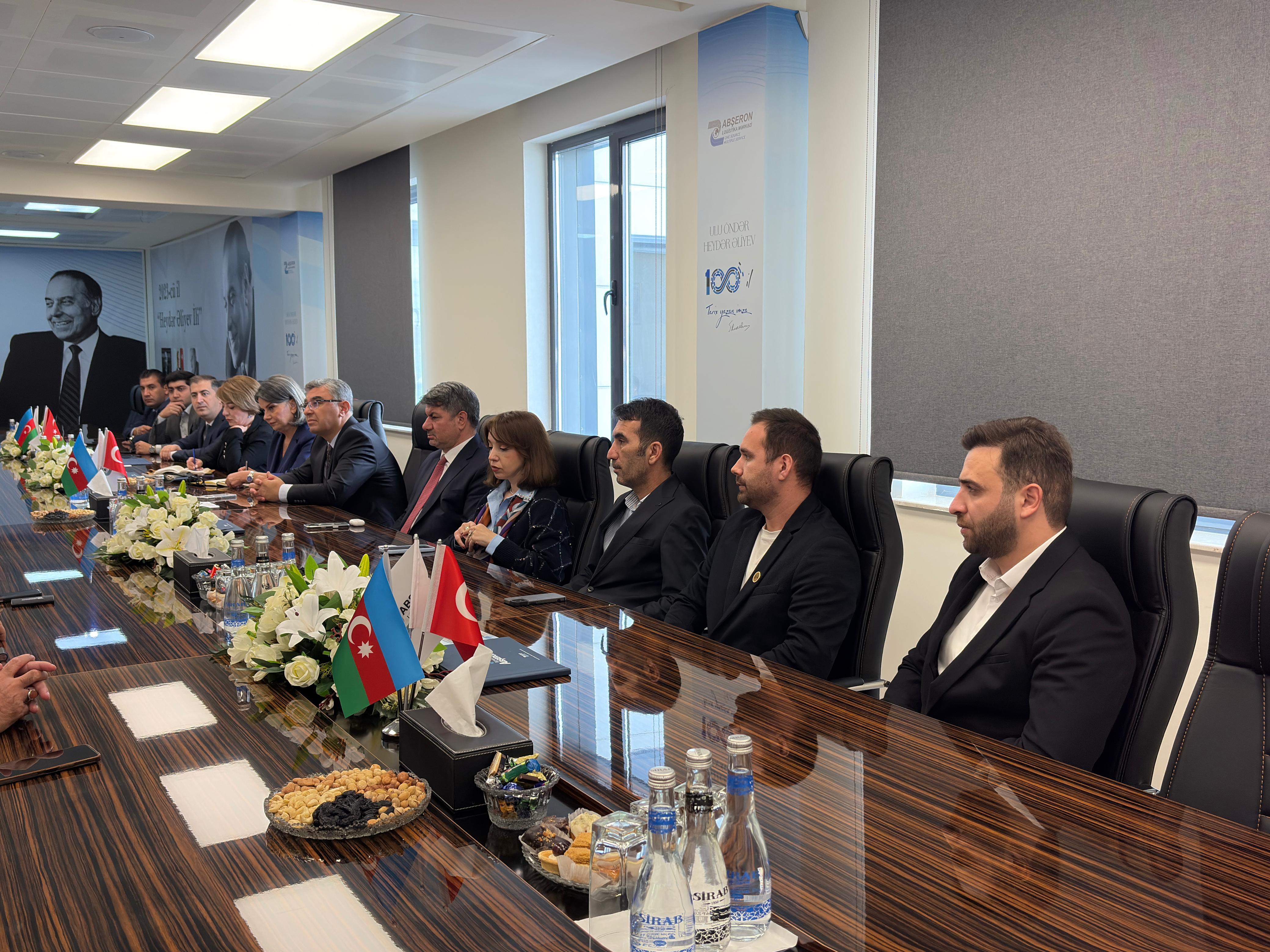 TÜİB-in Logistika və Gömrük Komissiyasının növbəti toplantısı quruma üzv olan Abşeron Logistika Mərkəzində keçirilib.