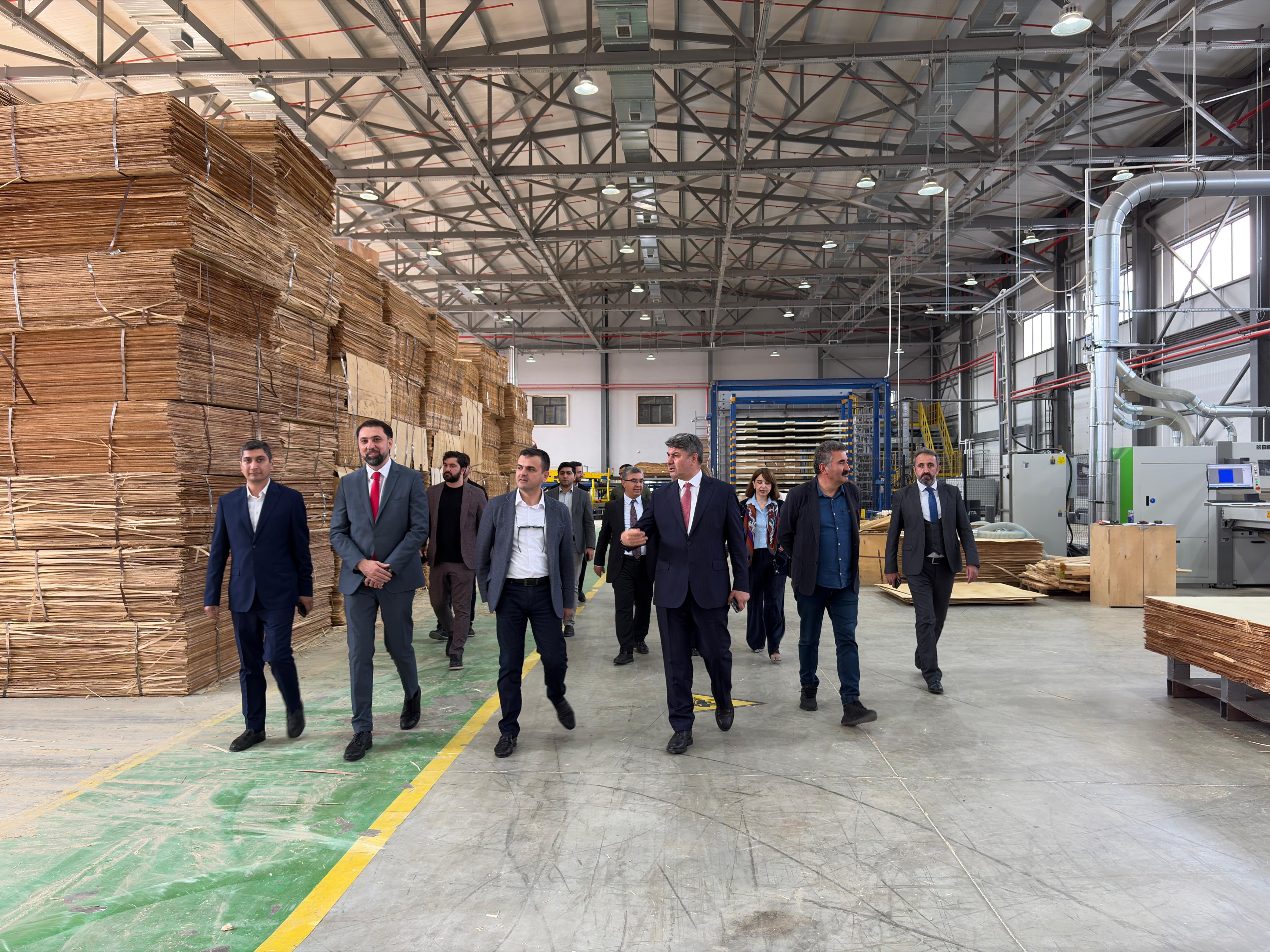 TÜİB-in Logistika və Gömrük Komissiyasının növbəti toplantısı quruma üzv olan Abşeron Logistika Mərkəzində keçirilib.